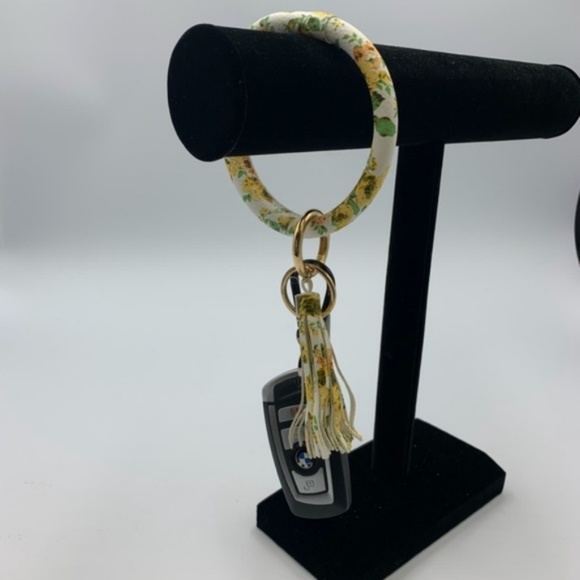 Floral Bangle Key Ring with Keychain and Tassel - Picture 6 of 7